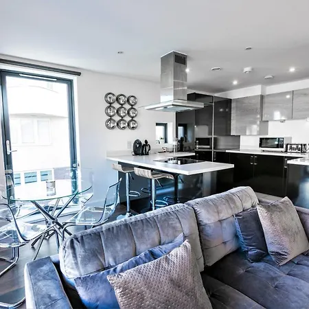 Apartment City Centre 2 Bedroom W Parking *