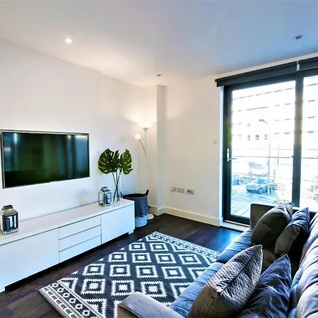 City Centre 2 Bedroom W Parking *