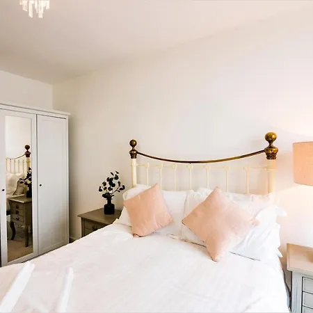 City Centre 2 Bedroom W Parking Bristol