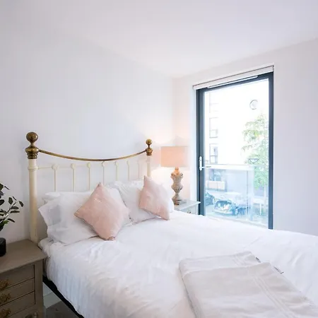 아파트 City Centre 2 Bedroom W Parking *